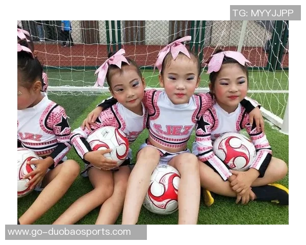 美国足球宝贝的魅力与风采揭秘他们如何成为赛场上的焦点与偶像